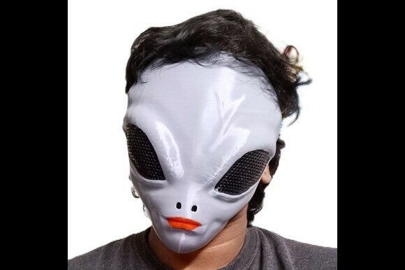 The Alien Mask: A Versatile Model for Halloween, Display, and Creative Business