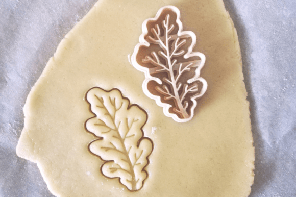 The Oak Leaf Cookie Cutter: Your Tool for Autumn's Sweetest Moments